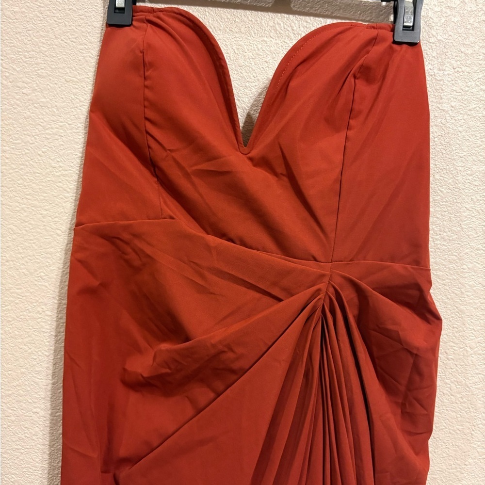 PrettyLittleThing Strapless Dress in Rich Rust - Picture 4 of 6